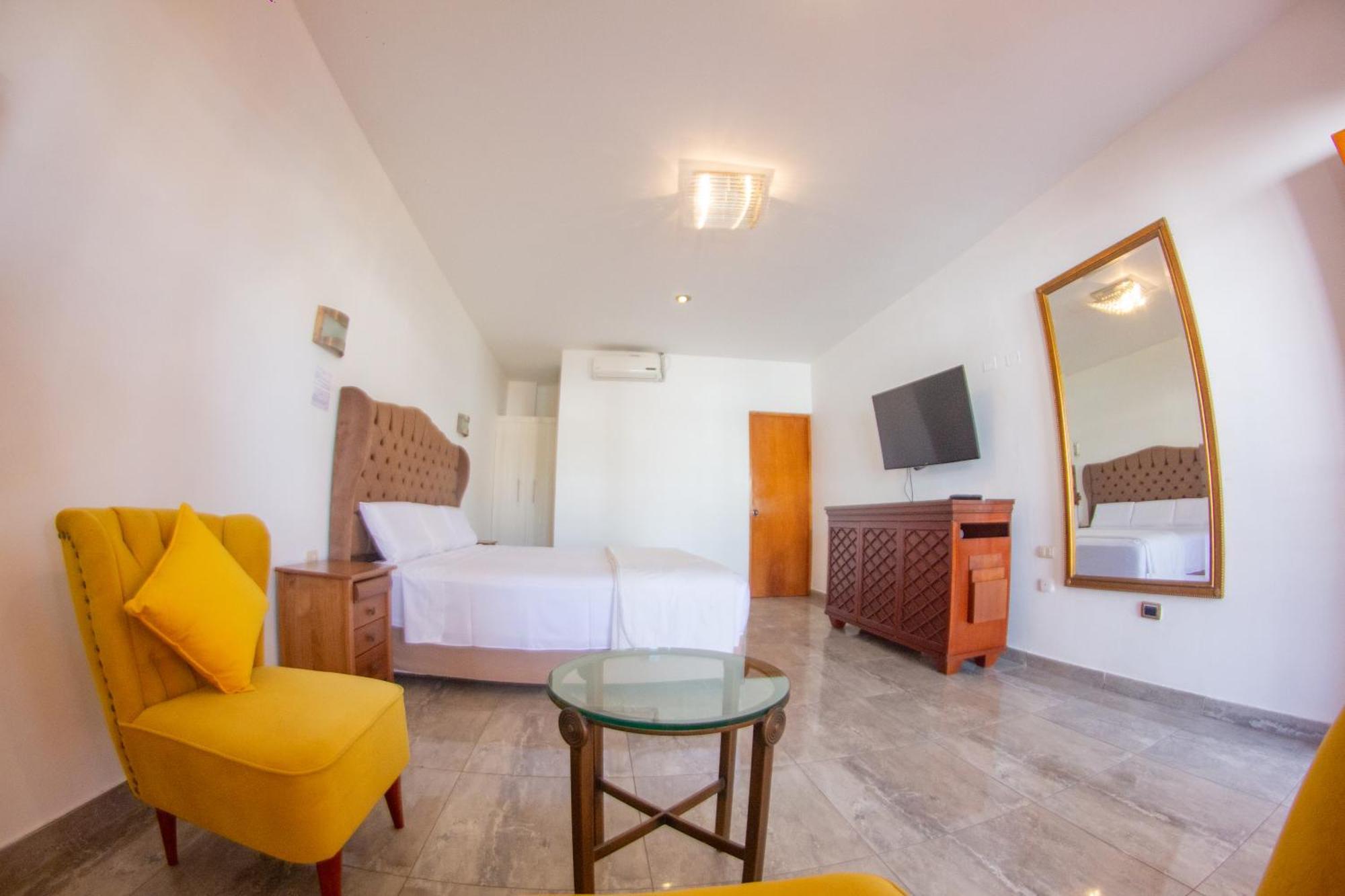 Hotel Resort Thiago Чинча Алта Екстериор снимка