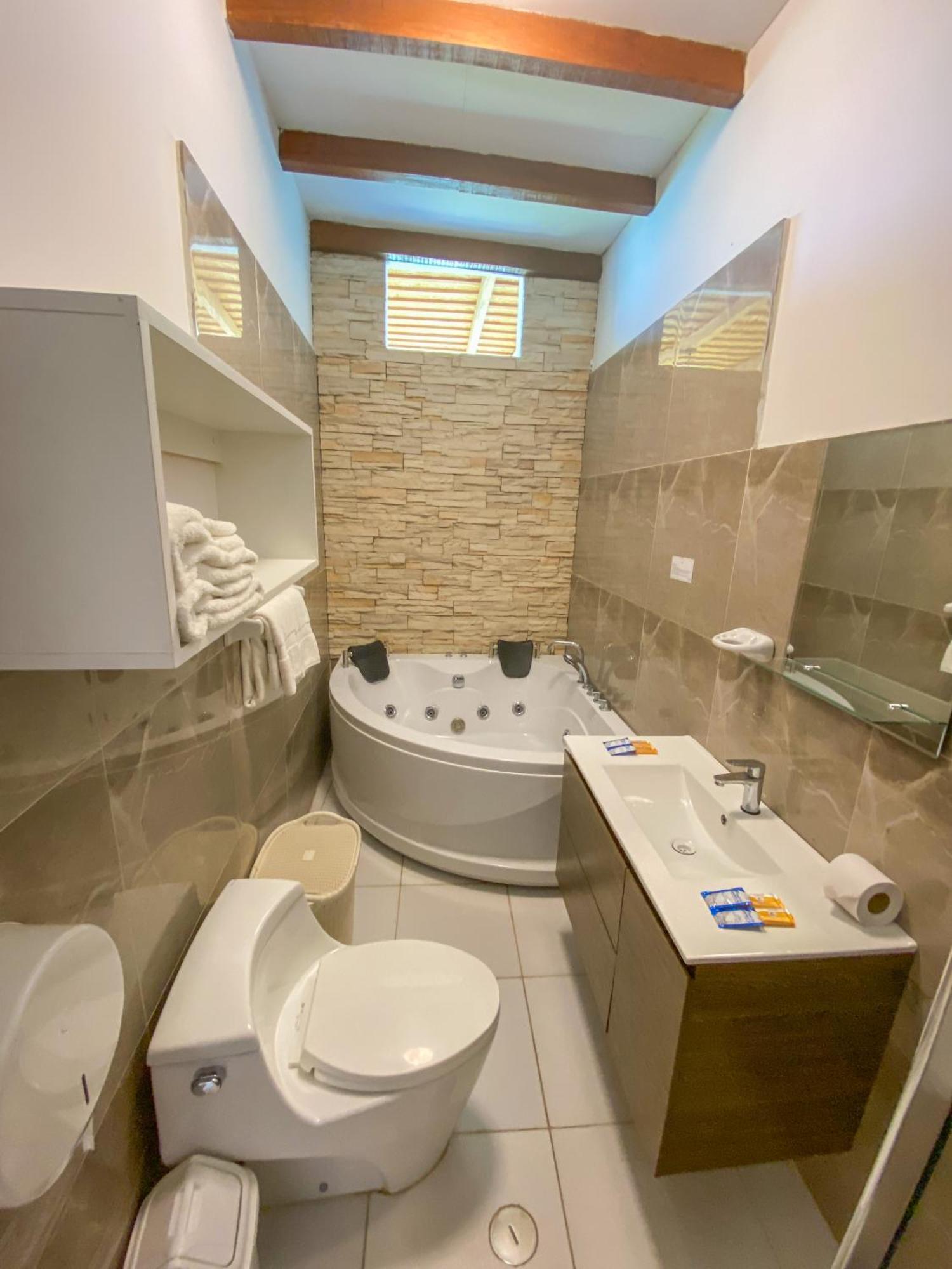 Hotel Resort Thiago Чинча Алта Екстериор снимка
