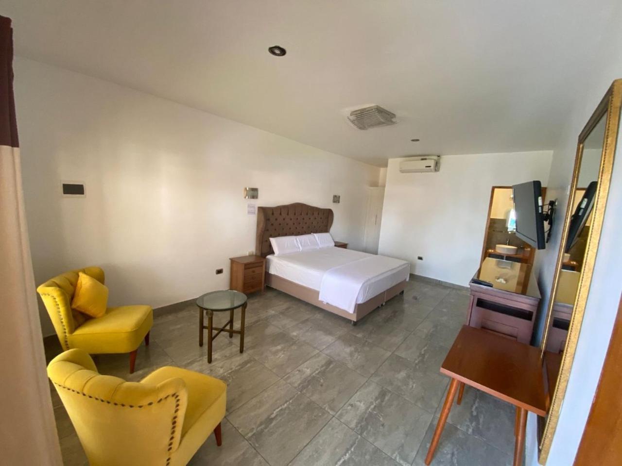 Hotel Resort Thiago Чинча Алта Екстериор снимка