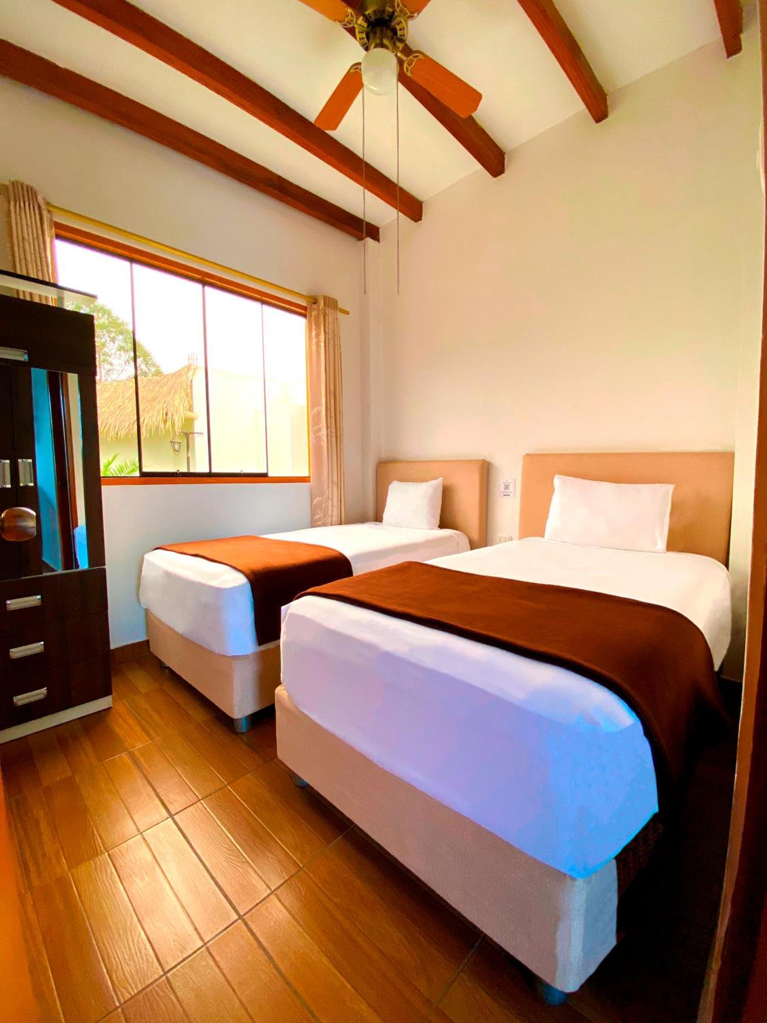 Hotel Resort Thiago Чинча Алта Екстериор снимка
