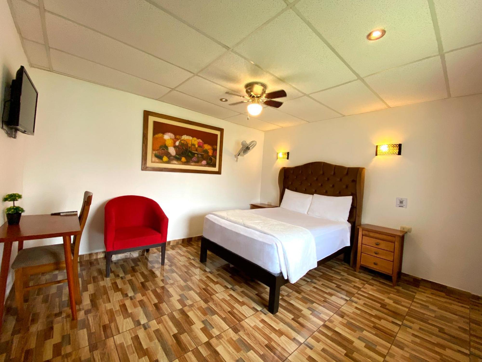 Hotel Resort Thiago Чинча Алта Екстериор снимка